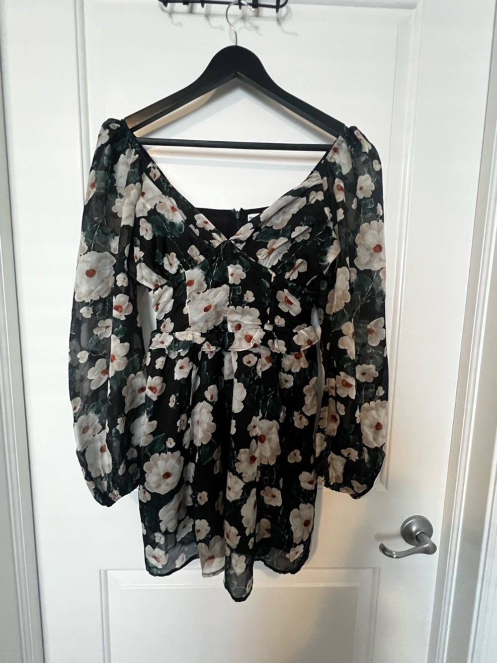Abercrombie & Fitch Black Floral Puff-Sleeve V-Neck Dress